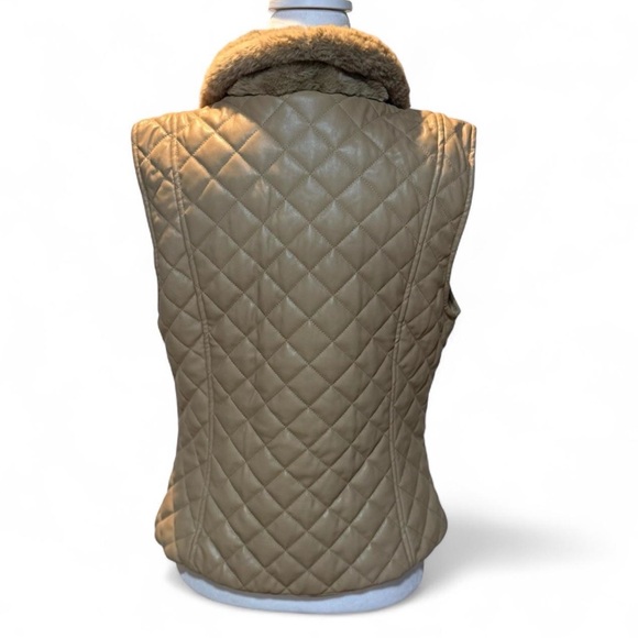 Vest Guess Large Quilted Faux Fur P-P20” L23” - Picture 3 of 5
